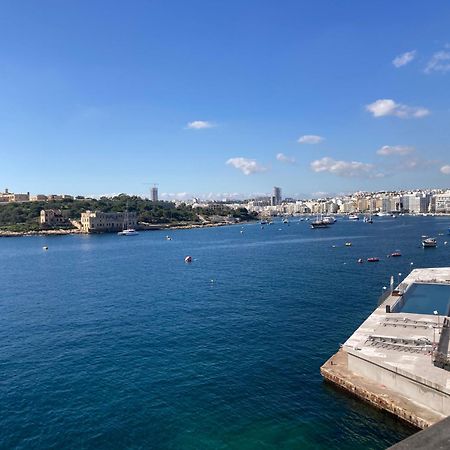Charming Central Townhouse In Sliema Steps From Promenade And Sliema Ferry Lägenhet Exteriör bild