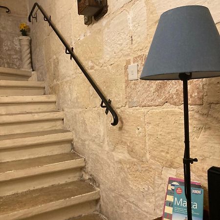 Charming Central Townhouse In Sliema Steps From Promenade And Sliema Ferry Lägenhet Exteriör bild