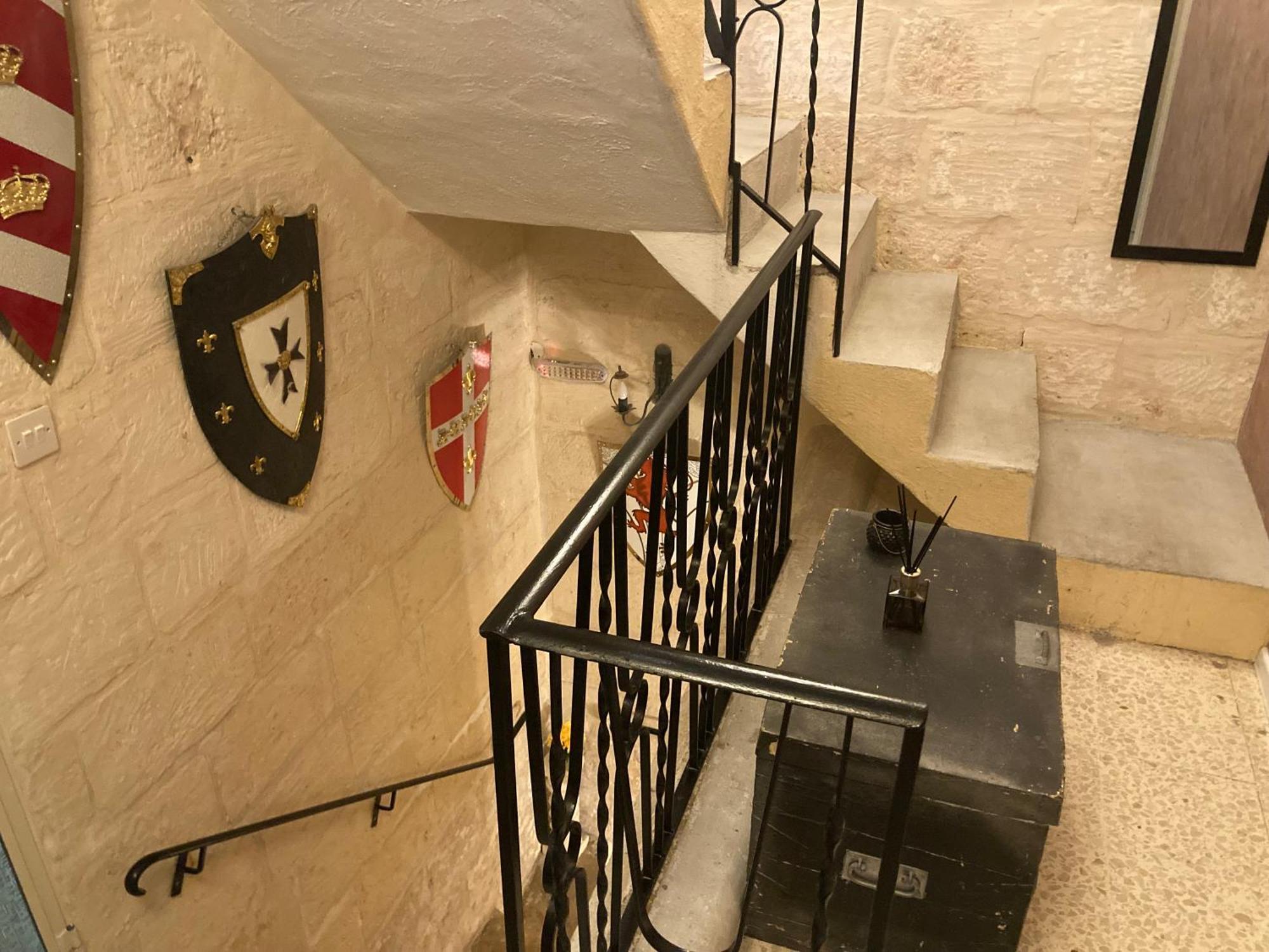 Charming Central Townhouse In Sliema Steps From Promenade And Sliema Ferry Lägenhet Exteriör bild