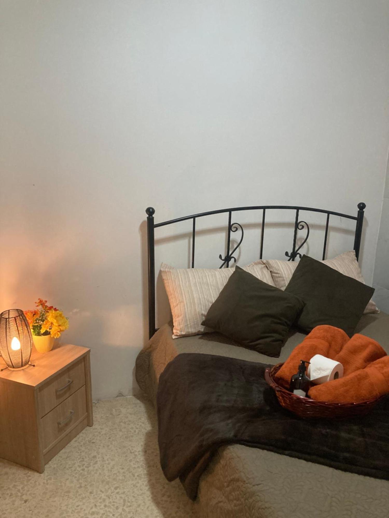 Charming Central Townhouse In Sliema Steps From Promenade And Sliema Ferry Lägenhet Exteriör bild