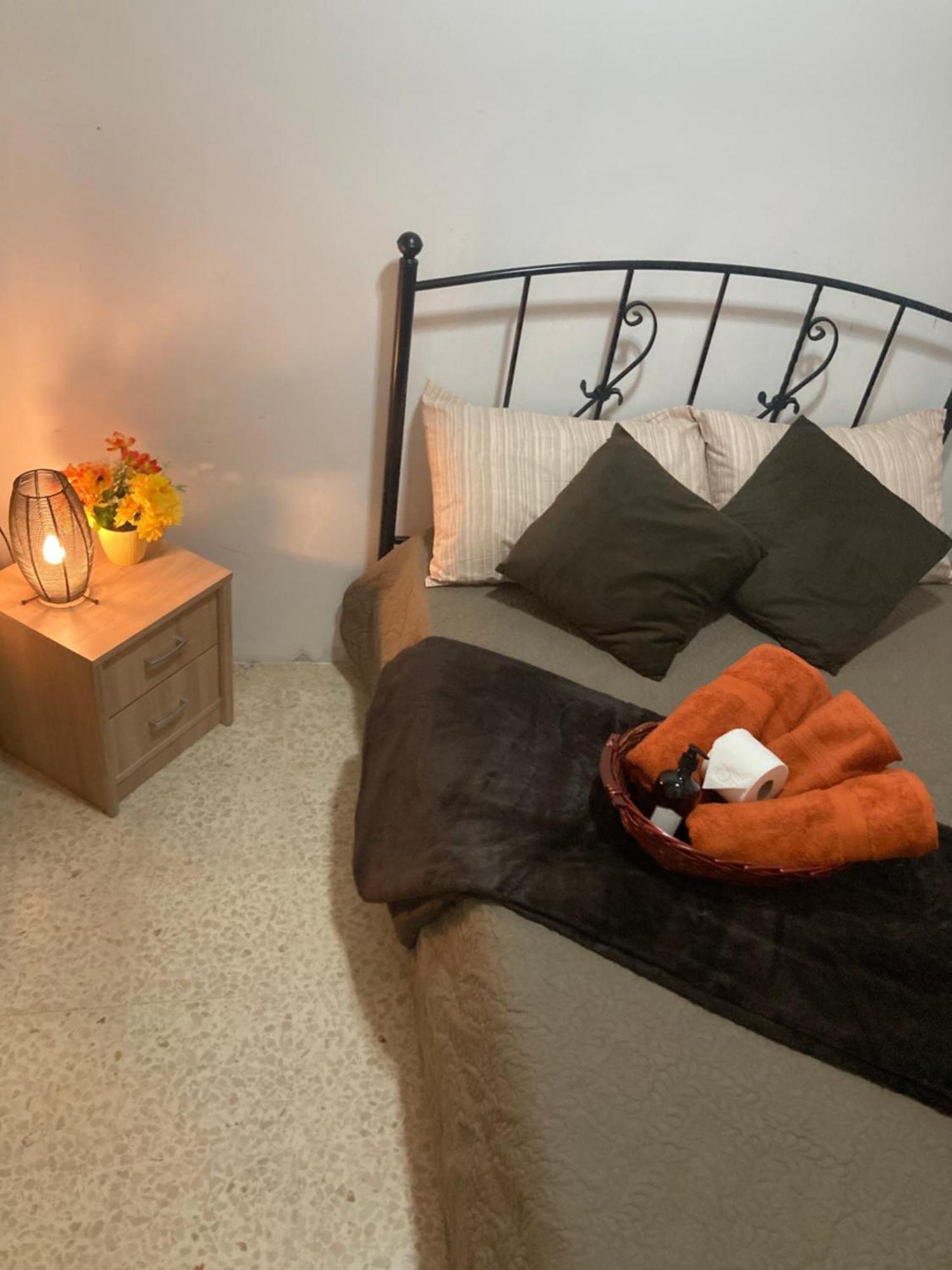 Charming Central Townhouse In Sliema Steps From Promenade And Sliema Ferry Lägenhet Exteriör bild